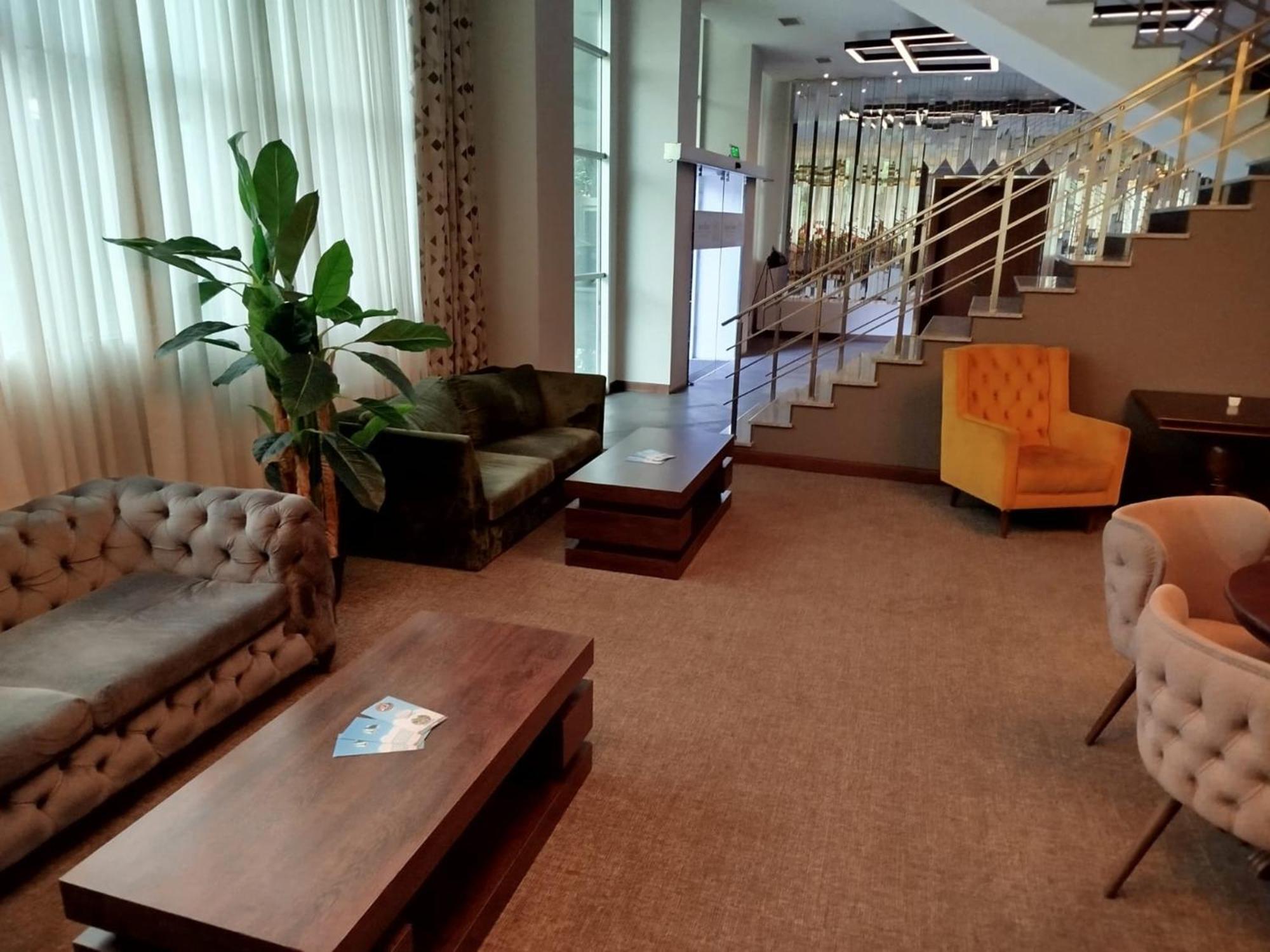 Green Tower Hotel Tbilissi Extérieur photo